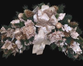 Holiday Garland Decor Piece