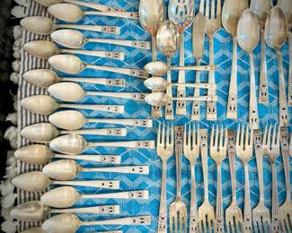 Oneida "Coronation" flatware - 80+ pieces