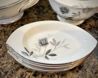 Noritake "Rosamor" 100+ pieces