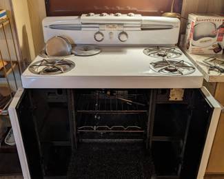 Pristine Maytag Dutch oven.