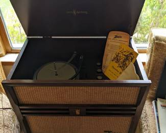 Zenith Phonograph 1957-1958.  Sounds great! All paperwork included.