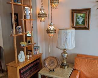 What a great pole light!