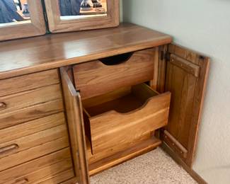 Vanity dresser with 6 drawers and cabinet storage space