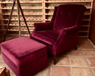 Velvet red armchairs with ottoman