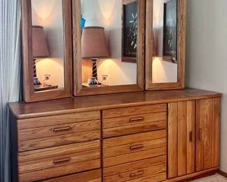 Vanity dresser with 6 drawers and cabinet storage space