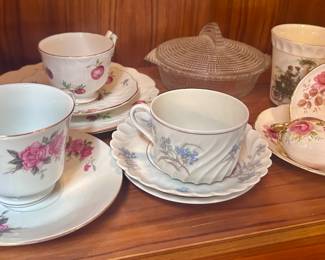 Vintage floral teacups 