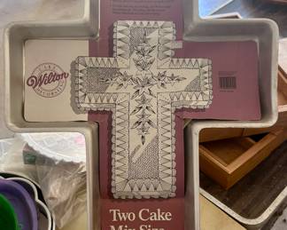 Cross shaped cake pan