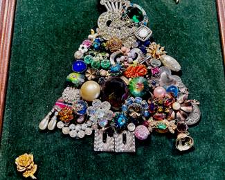 Vintage jewelry framed Christmas tree