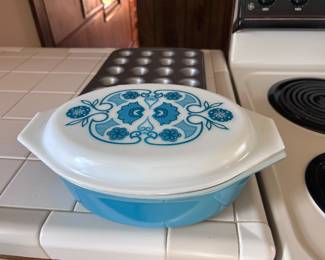 Beautiful Vintage Pyrex Extra Clean 