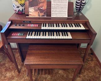 Thomas Electric Organ