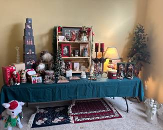 Holiday room - Table 1. The Holiday Room is located on the second floor.