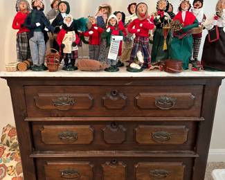 More Byer's Carolers (these are in the linen room close to the holiday room)