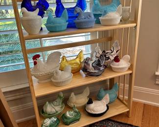 A large collection of hen on baskets