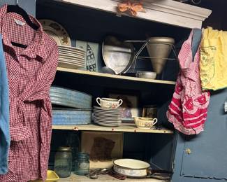 Old things in a cabinet to bake with.