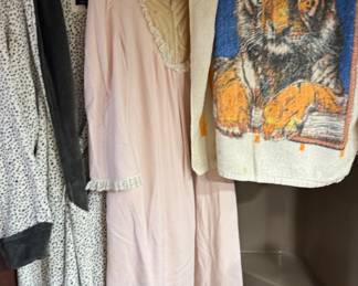 Robes and a tiger 