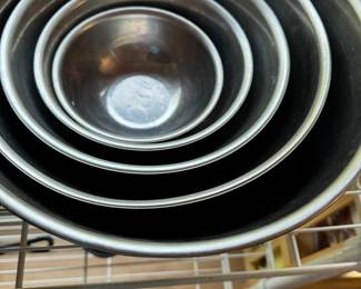 Stainless nesting bowls