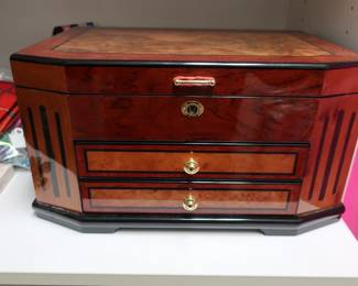 Jewelry box-  has  key