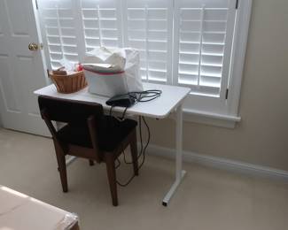 Bernina Sewing 1008 Machine and chair