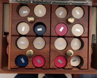 inside  view  of  poker  set