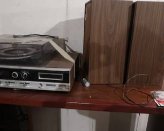 turn table and speakers 