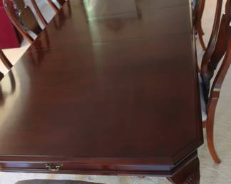  *      Stanley cherry  Queen  Ann  dining room table.  It  has  eight chairs, 2 leaves  and  pads, The table is 70" long and 43" wide.  The  leaves  are  16" each that  adds  to  the  table  length.   