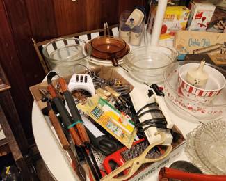 Kitchen - miscellaneous cooking utensils- popcorn bowls, pie plates - several
Pyrex, and that’s a vintage Formica table (round) with 4 retro chairs - great condition! 