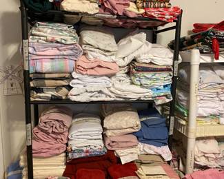 Sheets, sheet sets, pillowcases, table cloths, table napkins 