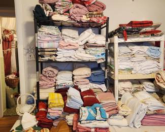 More items in bedroom including sheets etc 