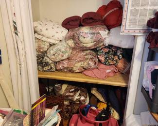 Bedding & miscellaneous sheet sets, pillowcases, comforters & more. 