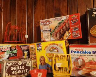 Kitchen -perfect omelet maker, Grill & Egg set, pasta boat, meatloaf pan set, & Magic pancake maker