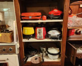 Kitchen - lots more small appliances 