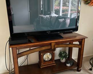 Tv, tv stand & decor