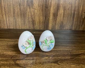 Ceramic Egg Salt & Pepper Shakers