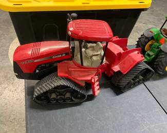 Case IH 600 Quadtrac Tractor - Metal - Toy