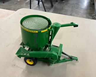 ERTL John Deere Farm Grinder Mixer - Metal - Toy