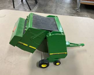 ERTL John Deere Farm Round Hay Baler - Metal - Toy
