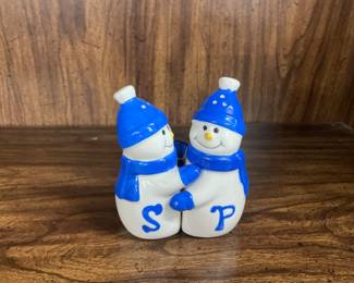 Ceramic Snowmen Hugging Salt & Pepper Shakers