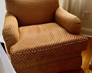 Very comfortable diamond pattern club chair.