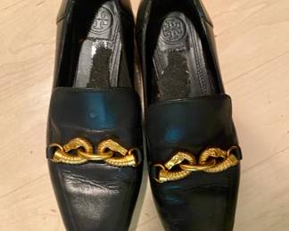 TORY BURCH BLACK LEATHER LOAFERS WITH GOLD ACCESSORIES