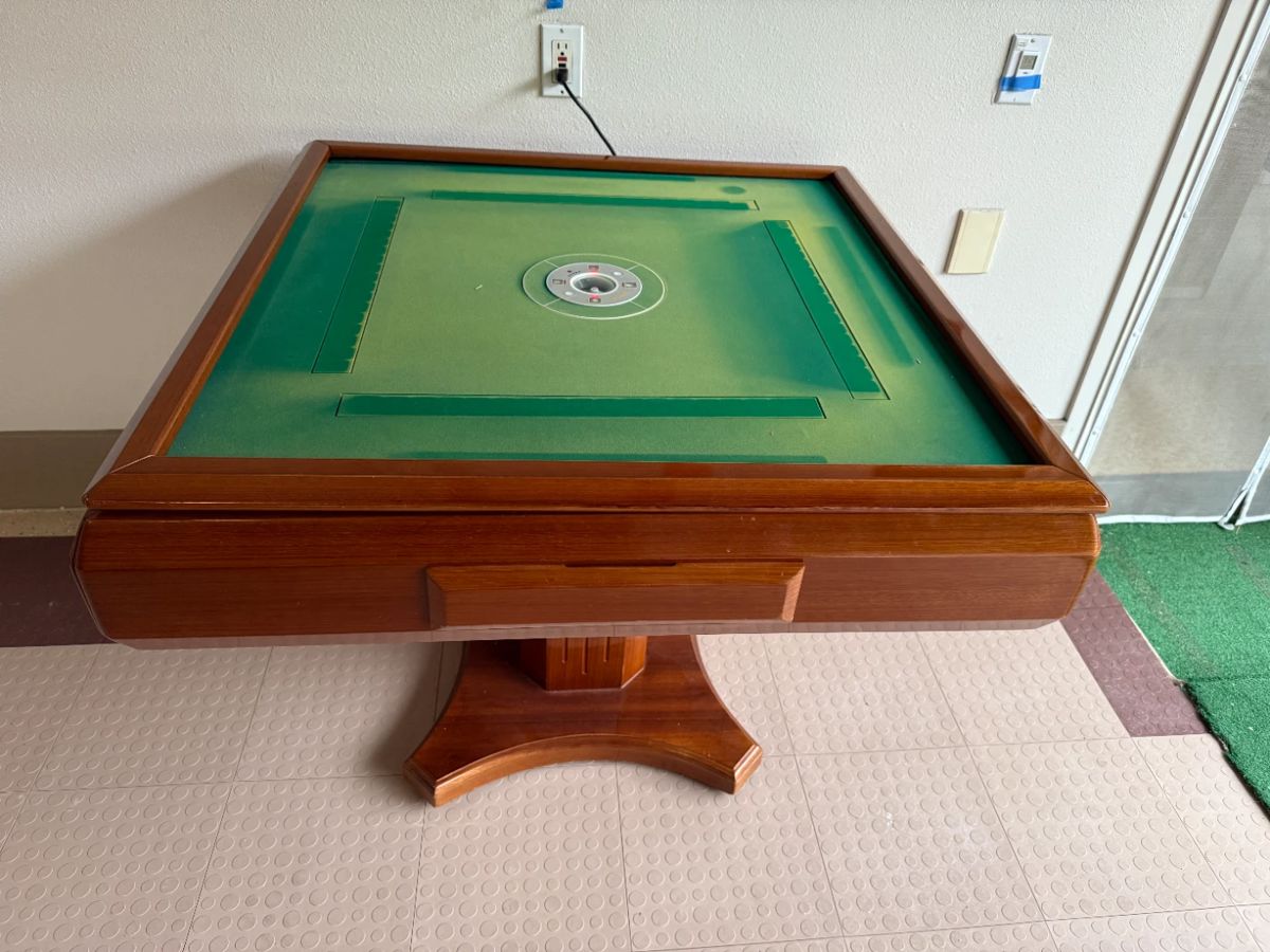Byland Automatic  Mahjong Game Table. Comes with two sets of Tiles (blue and green). (This table will need some mechanical adjusts or repair. It does have power.)  