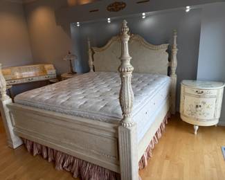 Bernhardt 4 Poster King Size Canopy Bed.  Shown here without Canopy.