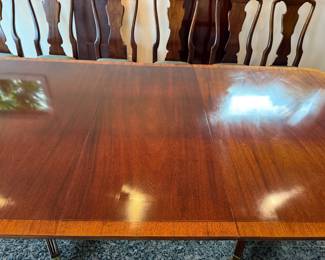 Showing Henredon Mahogany Banded Table Top.