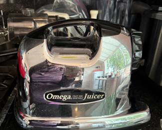 Omega  8006 Masticating Juicer Extractor with Attachments