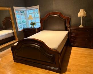 Hooker Wynterhill Leather Queen Size Sleigh Bed with Wood Frame. 