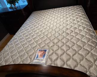 Sealy Posturepedic Queen Size Mattress 