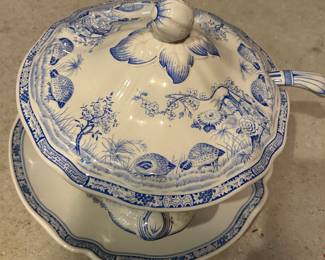 Finials Quail blue tureen