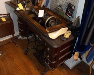 Items Located In The 1st Bedroom (Craft Room)