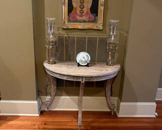 Attractive console, pair of etched globe lamps