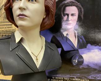The X Files Bust/Box