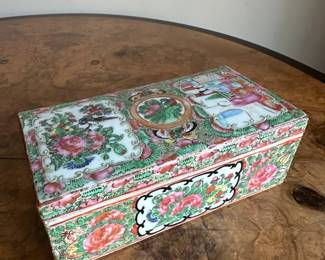 Rose medallion china box circa 1870 